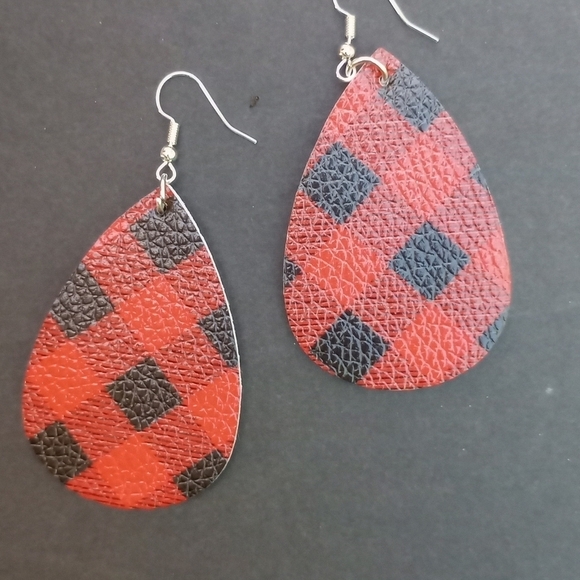 5 for $25 Buffalo Plaid Leather Earrings Black White 5 Holiday Earrings NEW - Picture 7 of 7